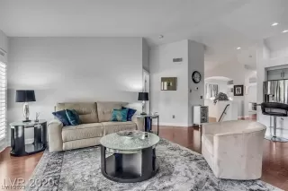 Photo #4: 2506134 Listing