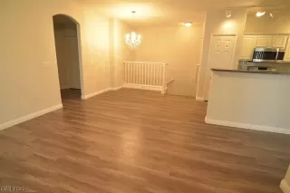 Photo #5: 2506184 Listing