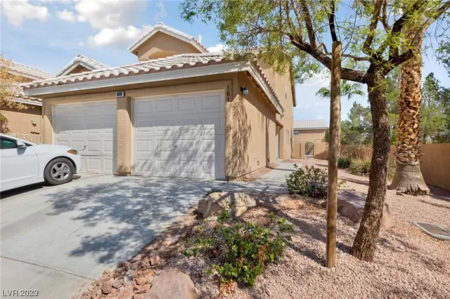 MLS: 2506266 Condo For Sale