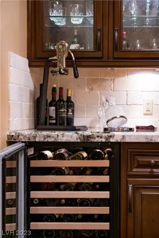 Photo #5: 2506304 Listing