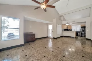 Photo #4: 2506341 Listing