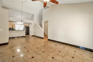 Photo #5: 2506341 Listing