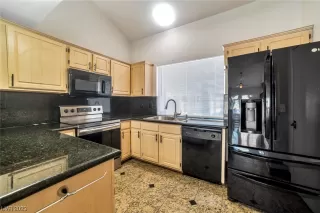 Photo #6: 2506341 Listing