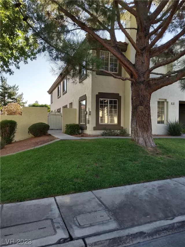 MLS: 2506381 Condo For Sale