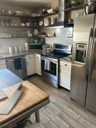 Photo #1: 2506391 Listing