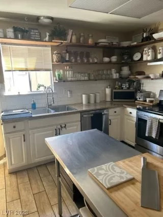 Photo #2: 2506391 Listing