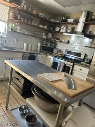 Photo #3: 2506391 Listing