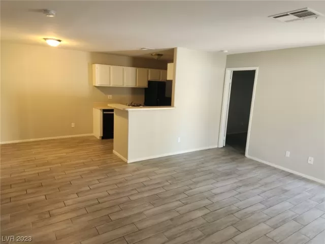 MLS: 2506419 Condo For Sale