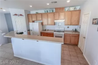 Photo #5: 2506544 Listing