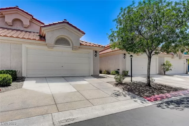 MLS: 2506569 Condo For Sale