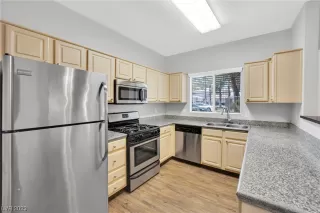 Photo #6: 2506573 Listing