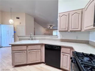 Photo #4: 2506593 Listing