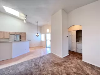 Photo #5: 2506593 Listing