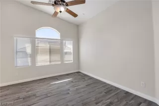 Photo #5: 2506605 Listing