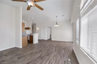 Photo #6: 2506605 Listing