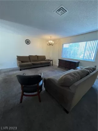 Photo #2: 2506653 Listing