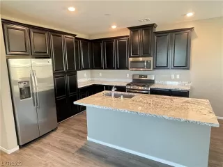 Photo #2: 2506668 Listing 