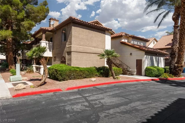 MLS: 2506691 Condo For Sale