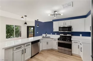 Photo #2: 2506700 Listing