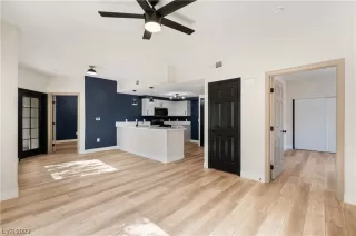 Photo #3: 2506700 Listing