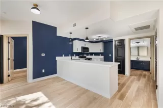 Photo #4: 2506700 Listing