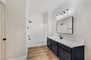 Photo #6: 2506700 Listing