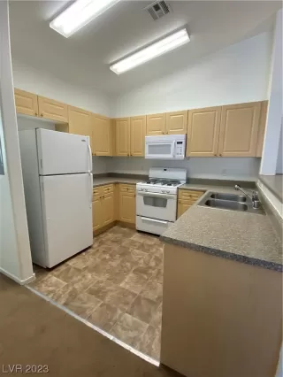 Photo #2: 2506761 Listing 