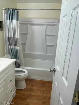 Photo #5: 2506797 Listing