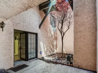 Photo #2: 2506800 Listing 