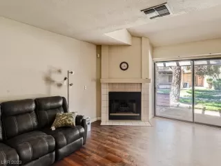 Photo #6: 2506800 Listing 