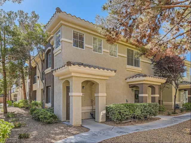 MLS: 2506829 Condo For Sale