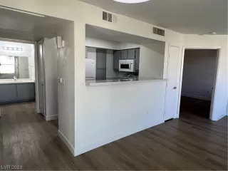 Photo #1: 2506856 Listing 