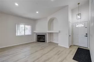 Photo #2: 2506877 Listing