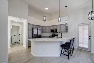 Photo #4: 2506877 Listing