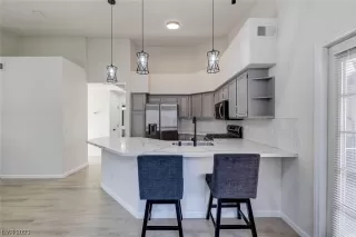 Photo #5: 2506877 Listing