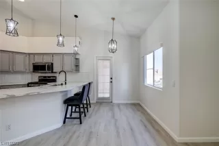 Photo #6: 2506877 Listing