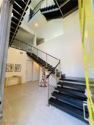 Photo #2: 2506885 Listing 