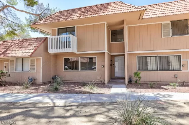 MLS: 2506887 Condo For Sale