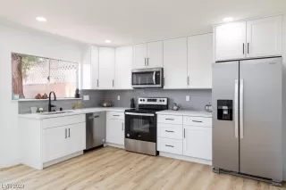 Photo #3: 2506887 Listing