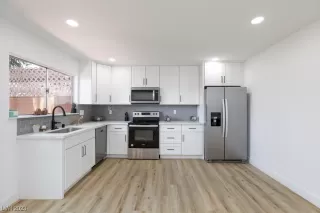 Photo #4: 2506887 Listing