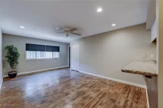 Photo #5: 2506917 Listing