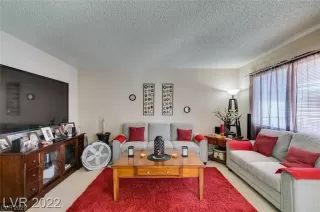 Photo #5: 2506921 Listing