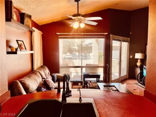 Photo #2: 2506939 Listing