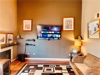 Photo #6: 2506939 Listing