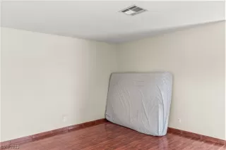 Photo #2: 2506962 Listing