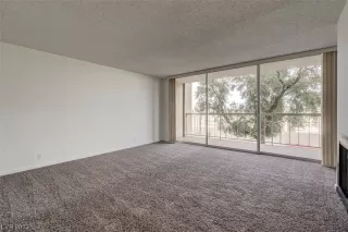 Photo #6: 2506967 Listing