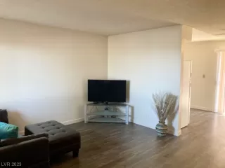 Photo #4: 2506972 Listing