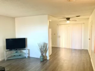 Photo #5: 2506972 Listing