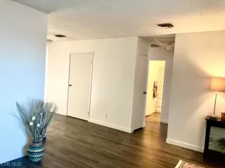 Photo #6: 2506972 Listing