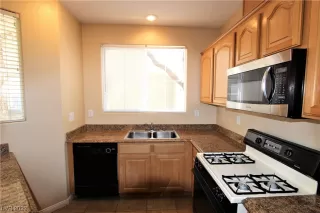 Photo #5: 2507011 Listing 